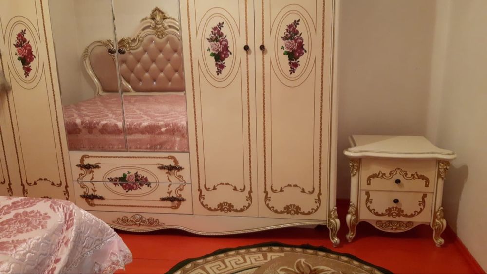 Спальный гарнитур