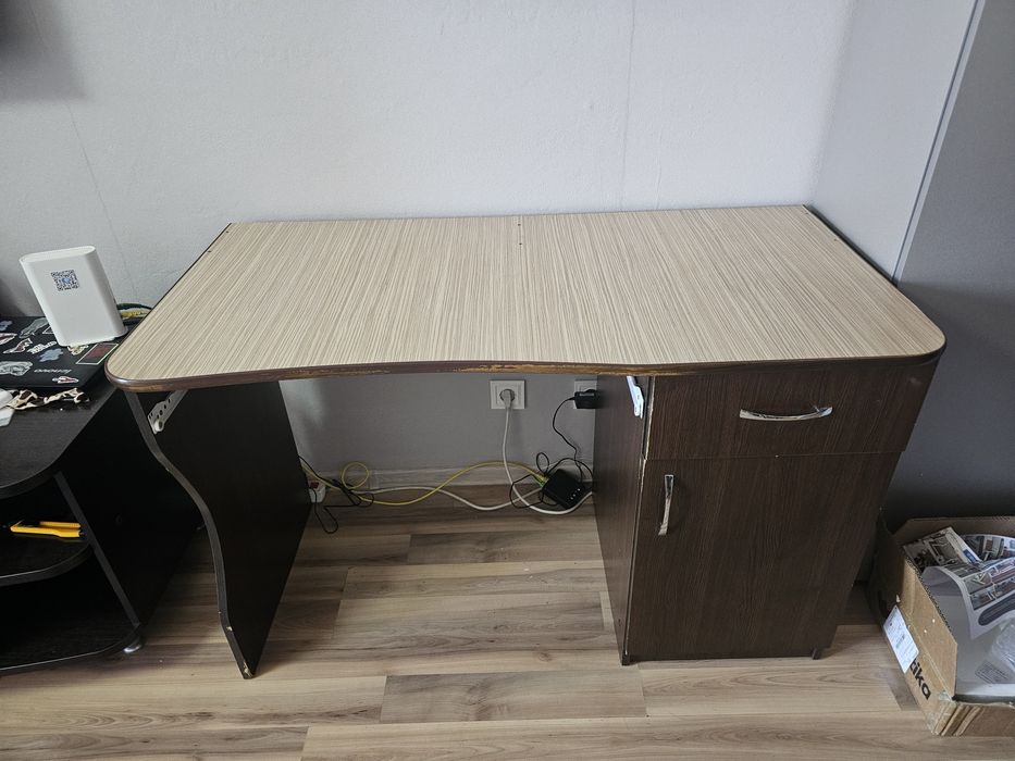 Продам стол компьютерный