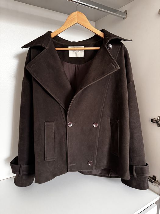 Замшевый укороченный тренч в шоколадном цвете