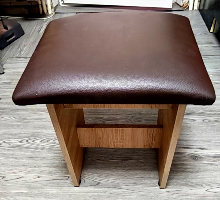 Vand 2 scaune bucatarie