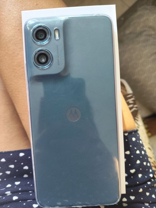 Vând telefoane noi moto g 06 nu sunt folosite deloc 1200 amândouă