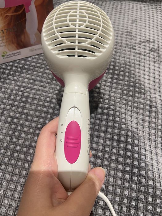 Новый фен в коробке и утюг новый