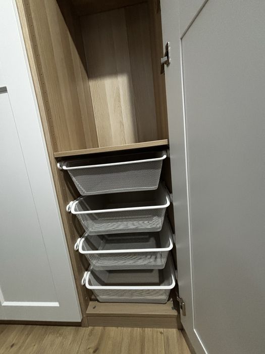 Vând dulap Ikea în stare foarte bună