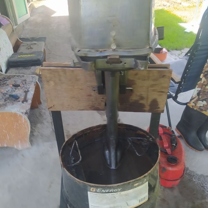 Продам лодочный мотор ветерок 8