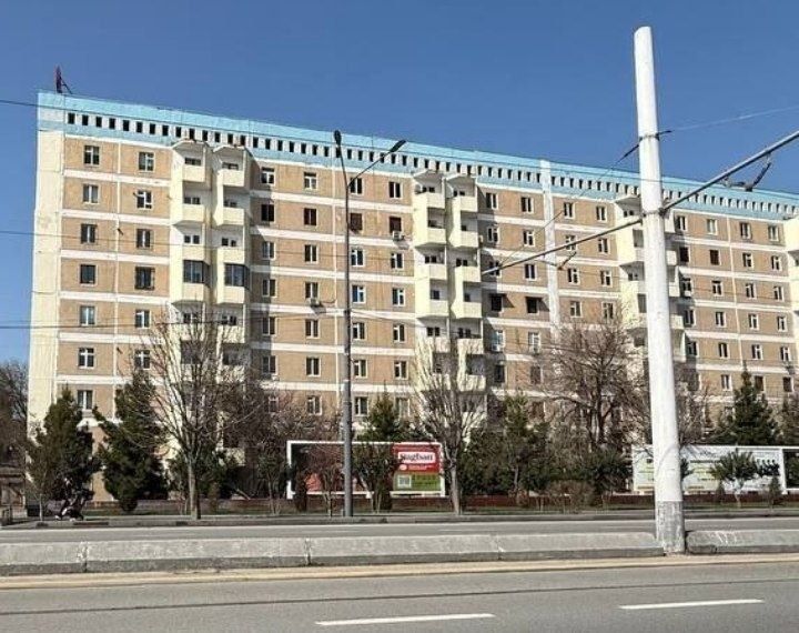 Самарканд шахар Беруний кучасида 4хоналик квартира сотилади.