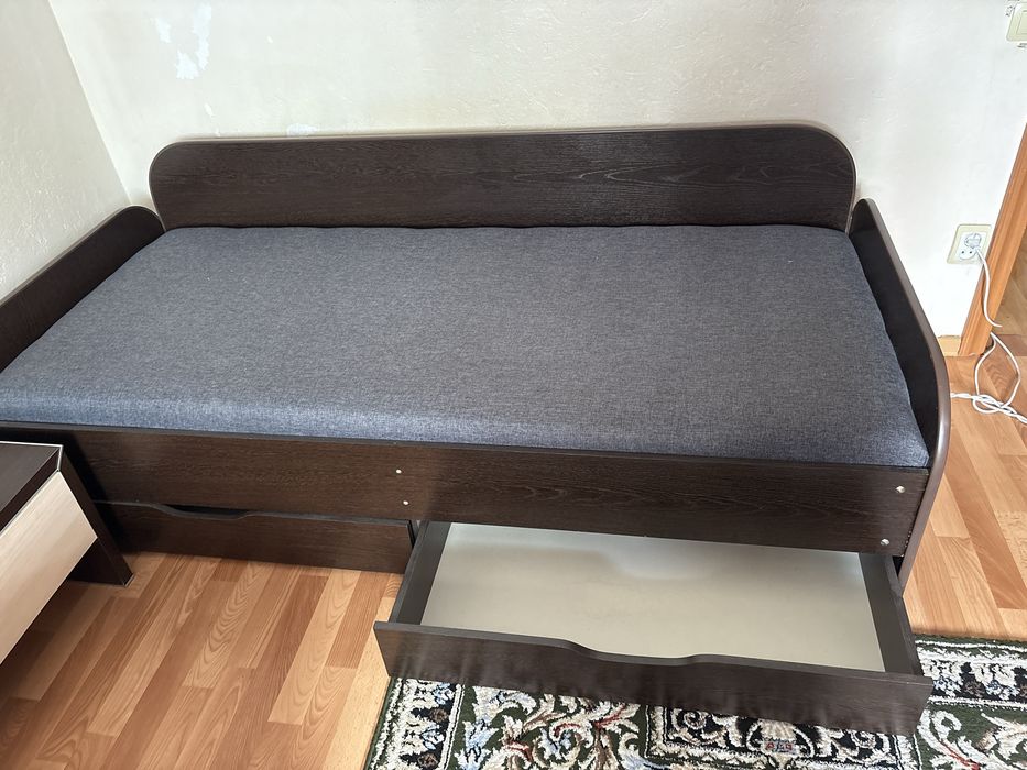 Продается стильная кровать с ящиками