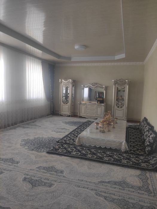 Uy sotiladi.  Дом продаётся