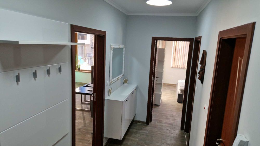 Дава се под наем Тристаен апартамент в Бургас, Център - 100 кв.м за 765 € - Снимка #8