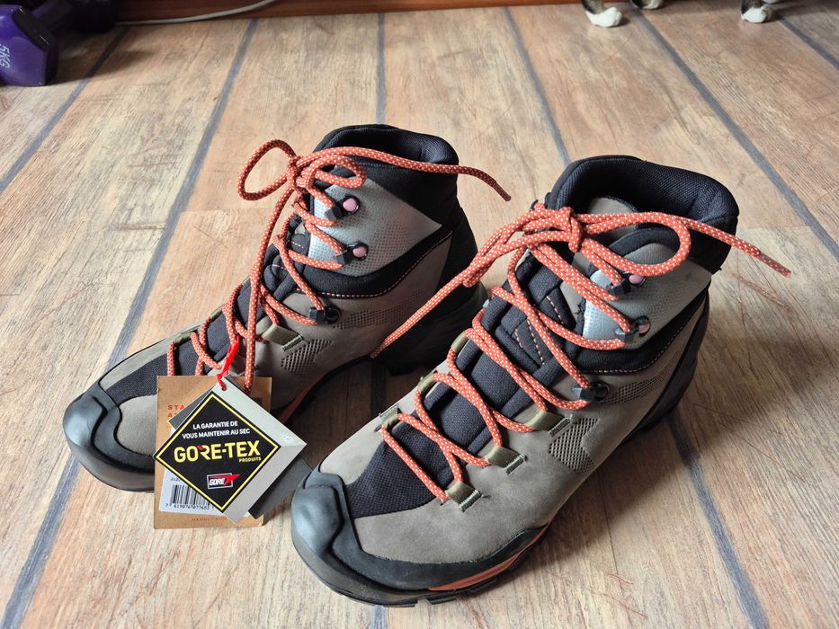 продавам НОВИ обувки за трекинг MAMMUT и BERGHAUS