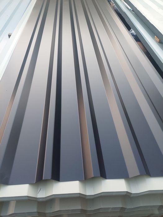 Vând tablă cutată 
Gri antracit 
6,10m lungime 
1,10m lățime 
0.40mm
2