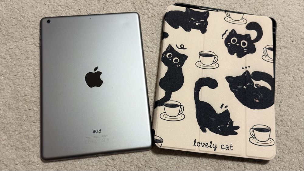 Ipad seria 1 cu husă cadou model A1474