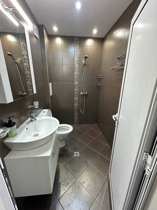 Дава се под наем Двустаен апартамент в Бургас, Възраждане - 72 кв.м за 561 € - Снимка #8