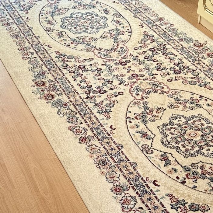 спальный гарнитур ,коврики в подарок