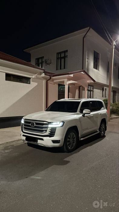 Toyota land cruiser 300