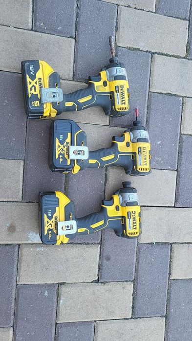 Bormasini profesionale cu impact Dewalt