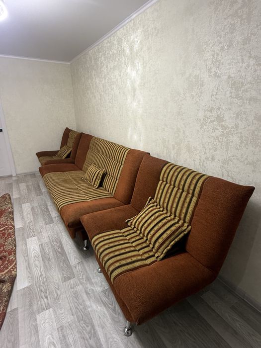 Диван б/у в нормальным состоянии. Самовывоз