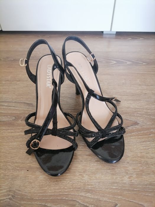 Sandale negre cu toc nr 38