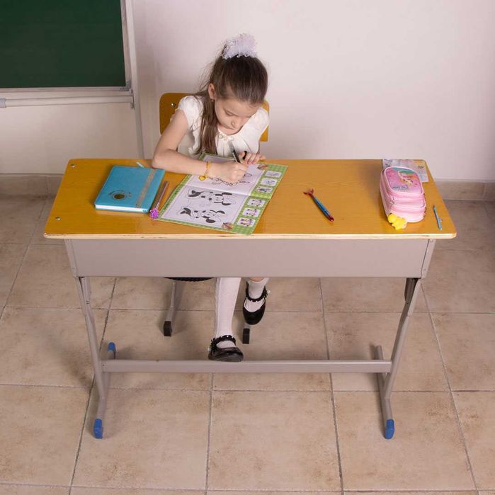 Школьная парты со стульями, школьные стулья