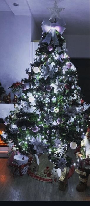 Brad artificial cu conuri