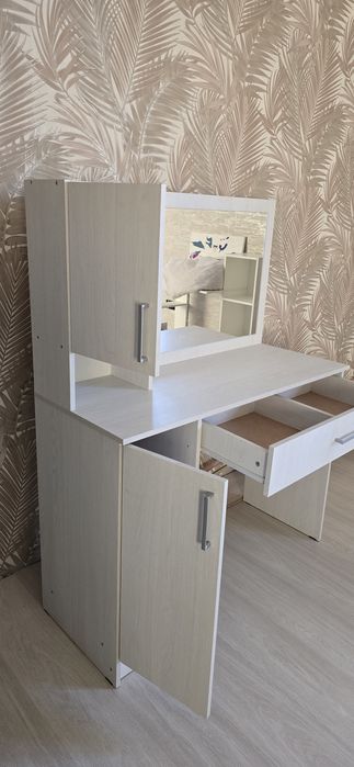 Продам стол с зерлаком