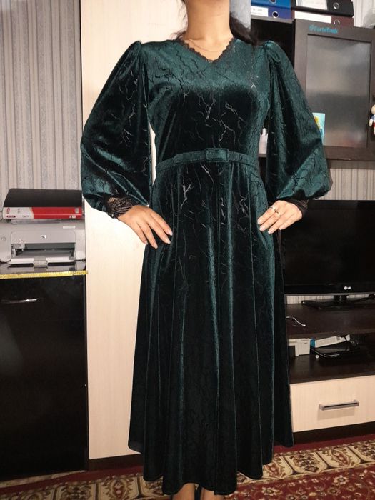 Продам платье женское.