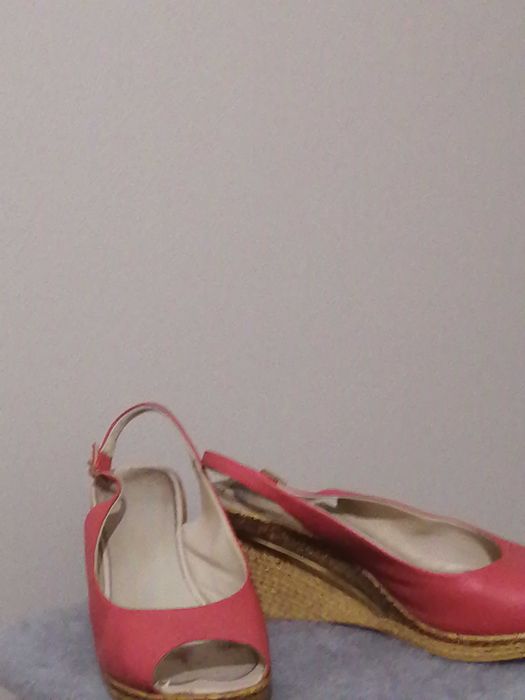 Продам летние босоножки, кожаные