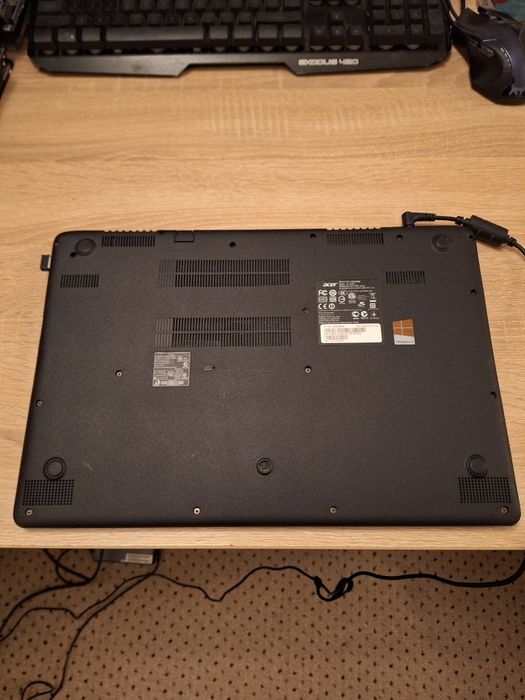 Laptop Acer Aspire V5-573, i5-4200U, 8 GB,  ssd 256 GB,  bateria ok,  15.6 "