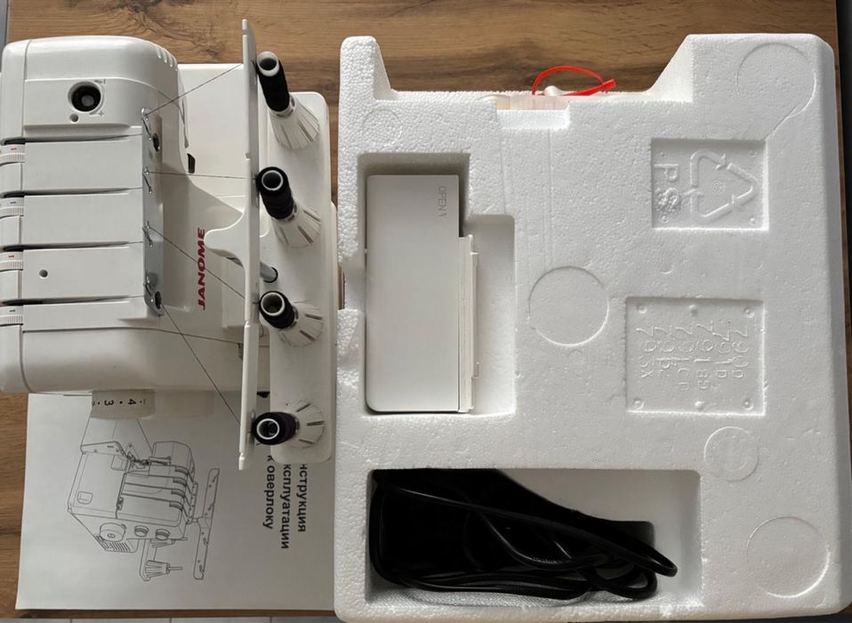 Продам оверлок есть торг срочно