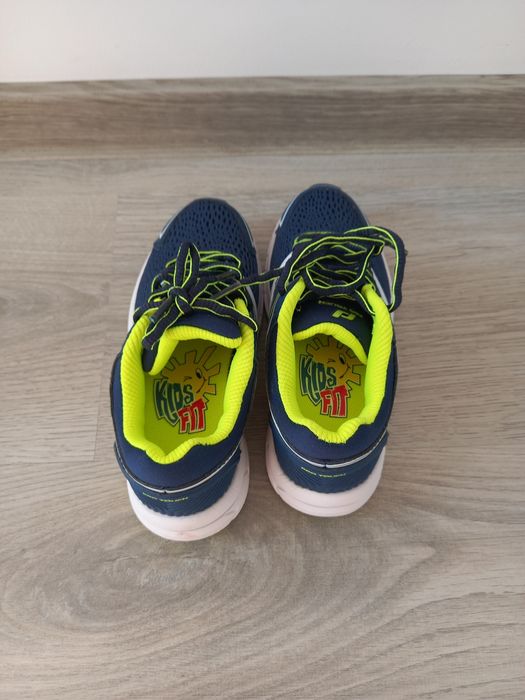 Adidași mărimea 28