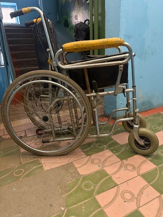 Продам инвалидную коляску