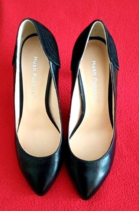Продавам нови официални черни дамски обувки Hush Puppies 37 номер