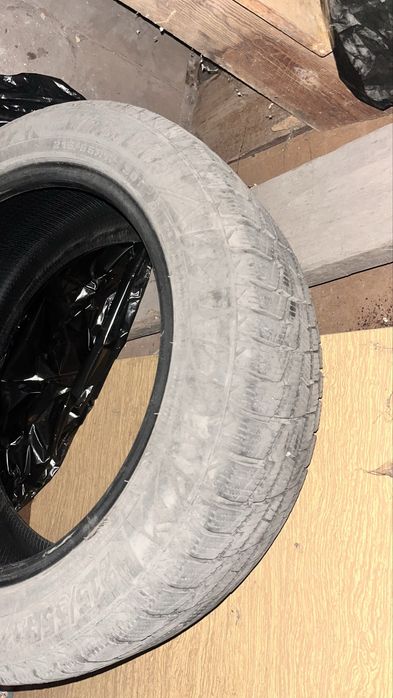 шина липучка 215/55 17R ездил зимой всего месяц.
