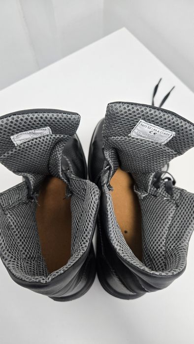 Продам спец обувь