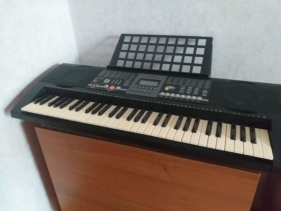 Синтезатор б/у в хорошем состоянии