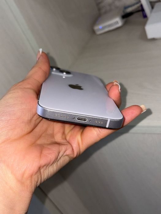 Смартфон iPhone 14