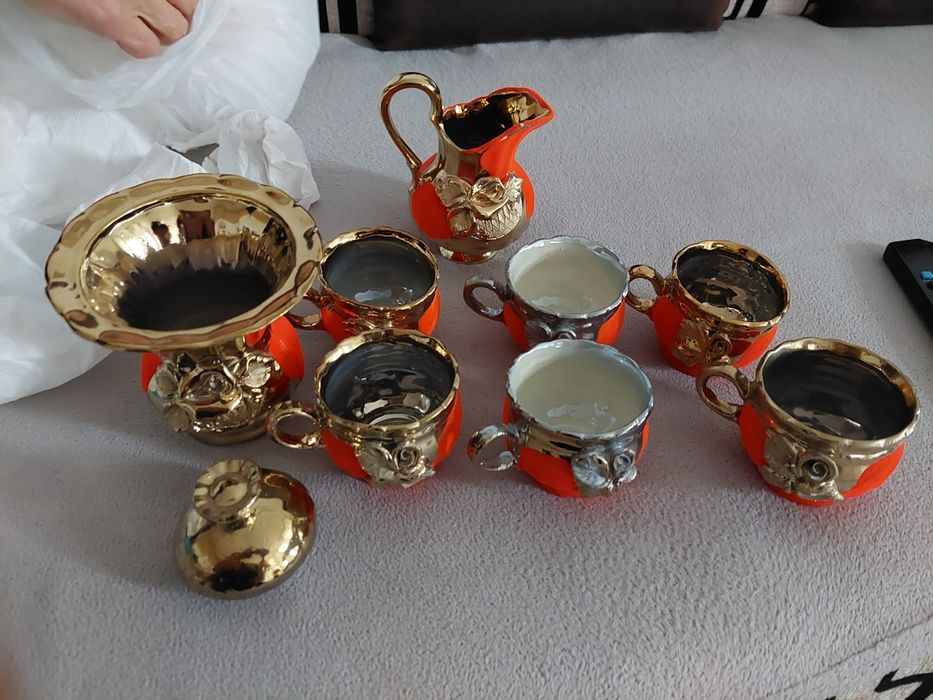 Set ceramica,setsticla plus pahare si 2 ceainice 2 zaharnite si o supiera