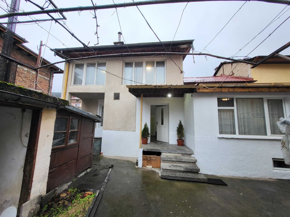 Продава къща в гр.Пещера