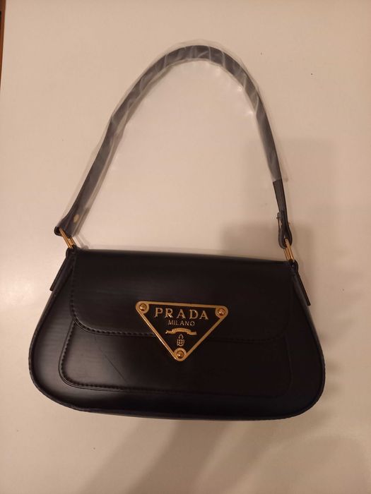 Geantă model Prada Embléme neagră nouă