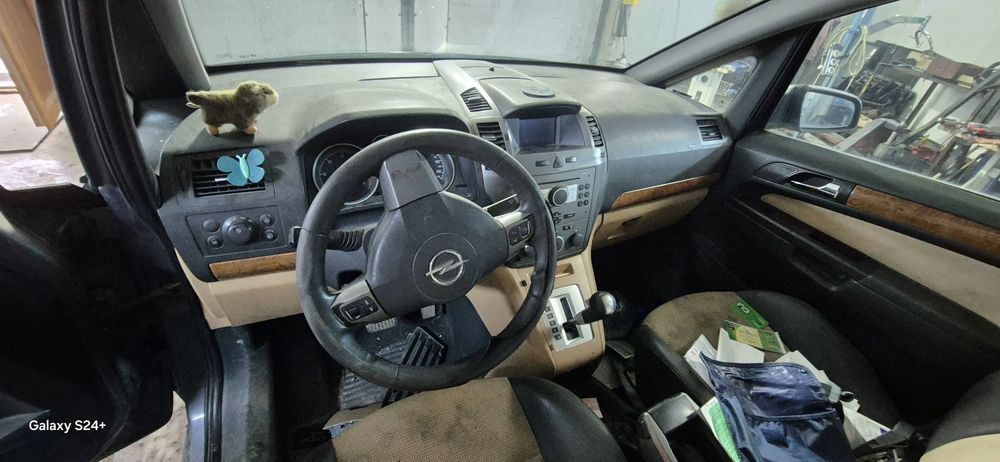 Dezmembram Opel Zafira B 1.9CDTI 150CP