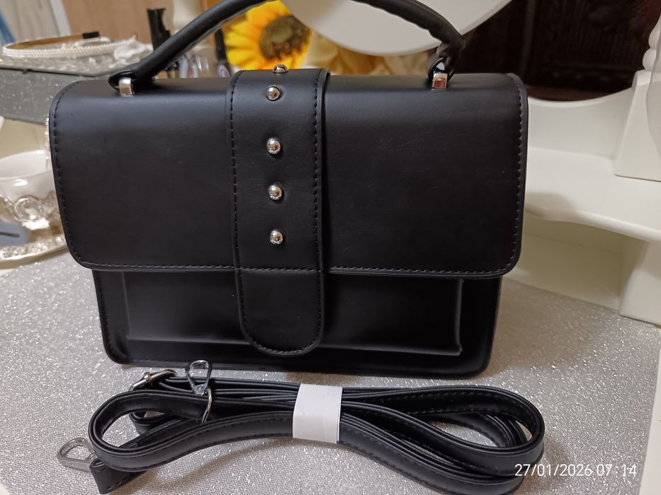 Poșetă neagră medie