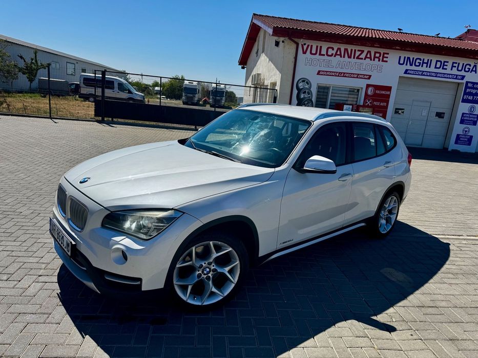 BMW X1 Vand BMW X1 xDrive X Line, an 2013