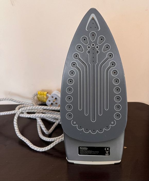 Напълно функционална парна ютия