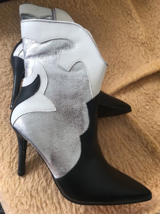 Vand botine noi marime 38