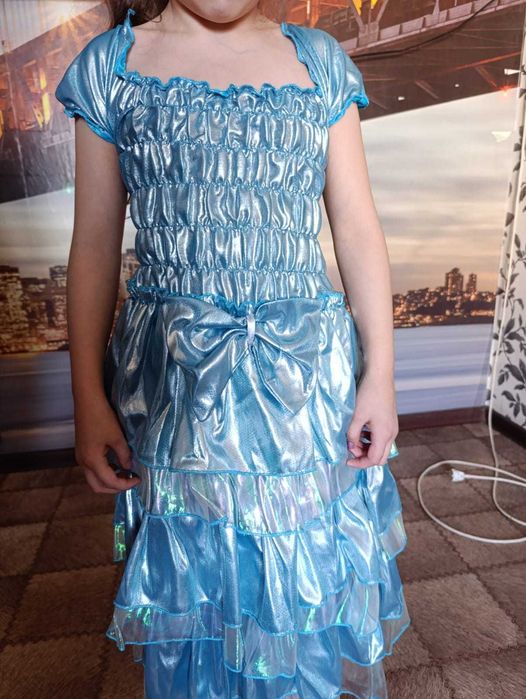 Продам  платье на 6-7 лет