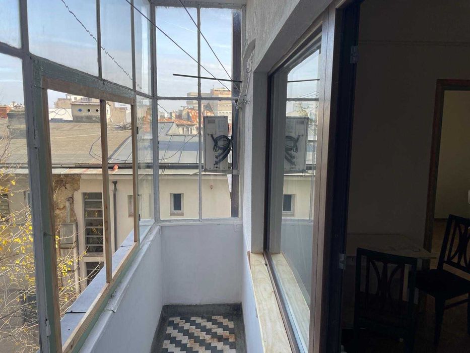 Apartament lângă Cismigiu cu farmec interbelic și liniștea unei curți