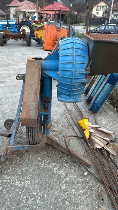 Vand mori pentru tractor