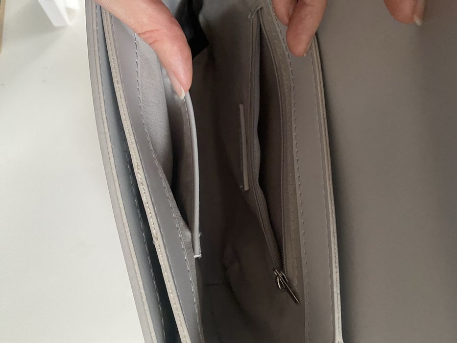 Нова дамска чанта Reserved