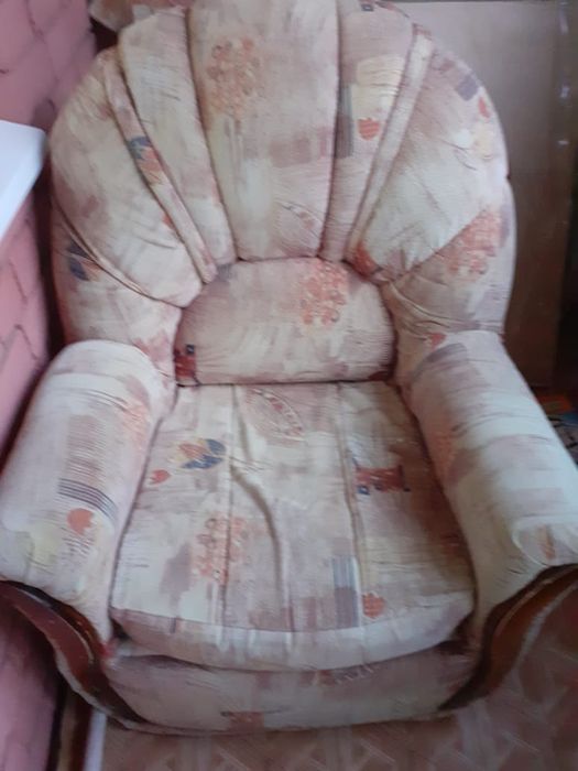 Диван раскладной с двумя креслами