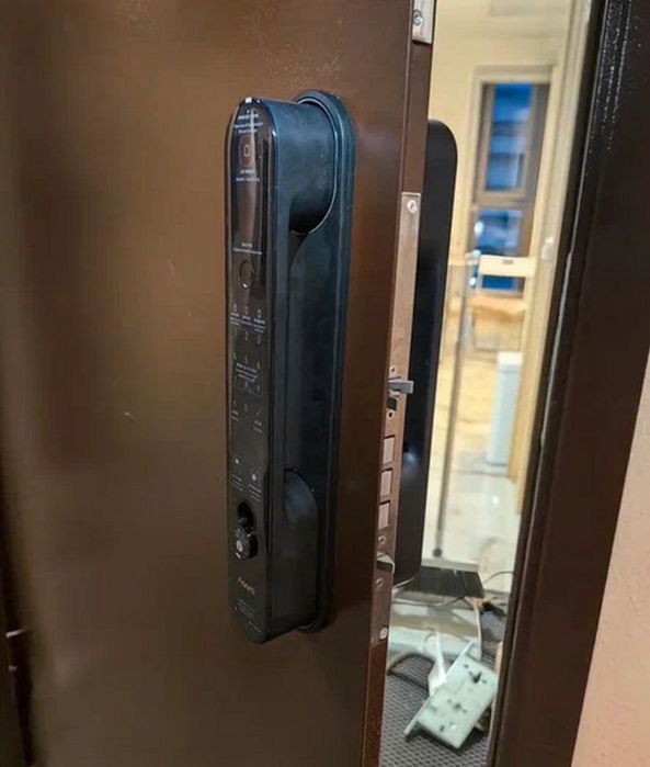 Вскрытие и Ремонт замков  и установка электронный, механический