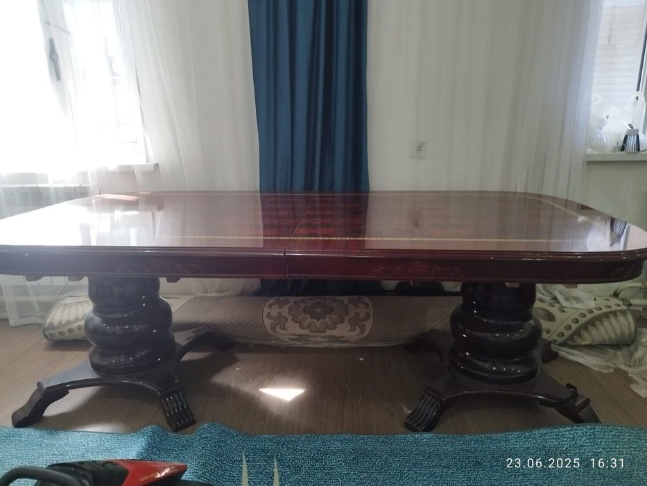 Стол почти новый с торгом